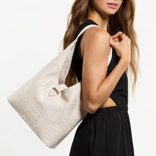 Load image into Gallery viewer, Gwynne shoulder bag in Sandstorm Alden