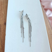 Load image into Gallery viewer, Luxe Silver Tatiana dangle earrings