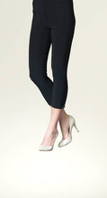 Load image into Gallery viewer, Pull-On Capri: Black