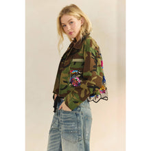 Load image into Gallery viewer, Veveret - Camo Contrast Jacket: Camo Sequin / L