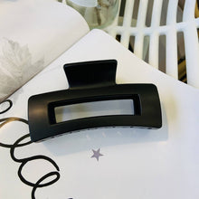 Load image into Gallery viewer, NINEXIS - CWAHA1557_4.13"SIMPLE RECTANGLE HAIR CLAW CLIP: SAND / (OS) 1