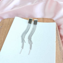 Load image into Gallery viewer, Luxe Silver Tatiana dangle earrings
