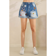 Load image into Gallery viewer, WASHED FLORAL EMBROIDERY SHORT DENIM JEANS