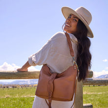 Load image into Gallery viewer, Pier shoulder bag in Washed leather Harvest Wheat