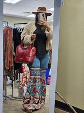 Load image into Gallery viewer, Edie shoulder bag in Toffee aiden road leather