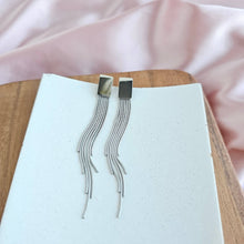 Load image into Gallery viewer, Luxe Silver Tatiana dangle earrings
