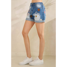 Load image into Gallery viewer, WASHED FLORAL EMBROIDERY SHORT DENIM JEANS
