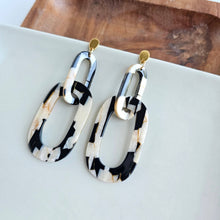 Load image into Gallery viewer, Chrissy - Onyx &amp; Pearl
