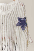 Load image into Gallery viewer, Mello. - Distressed Star Knit Pullover: WHITE / S

