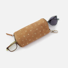 Load image into Gallery viewer, Spark double sunglass case in Whiskey embossed hearts

