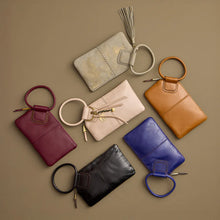 Load image into Gallery viewer, Sable Wristlet in Winter Violet
