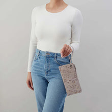 Load image into Gallery viewer, Vida Wristlet in Mystic Bloom
