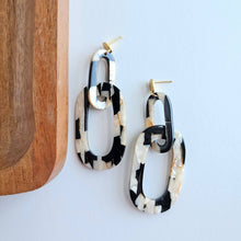 Load image into Gallery viewer, Chrissy - Onyx &amp; Pearl
