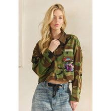 Load image into Gallery viewer, Veveret - Camo Contrast Jacket: Camo Sequin / L
