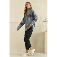 Load image into Gallery viewer, ZIP FRONT PIECED EYELET BUTTON DOWN SHIRT: WASHED BLUE
