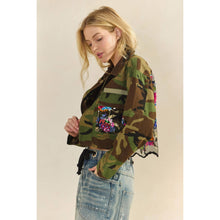 Load image into Gallery viewer, Veveret - Camo Contrast Jacket: Camo Sequin / L
