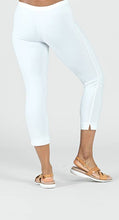 Load image into Gallery viewer, Pull-On Capri:  Black
