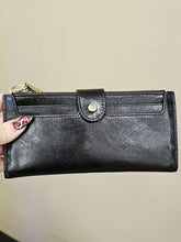 Load image into Gallery viewer, Dunn continental wallet in black

