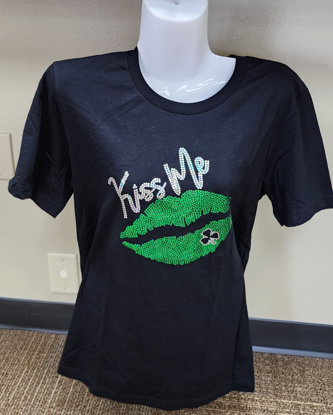 T shirt with green glittery lips Kiss me i am irish