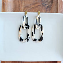 Load image into Gallery viewer, Chrissy - Onyx &amp; Pearl
